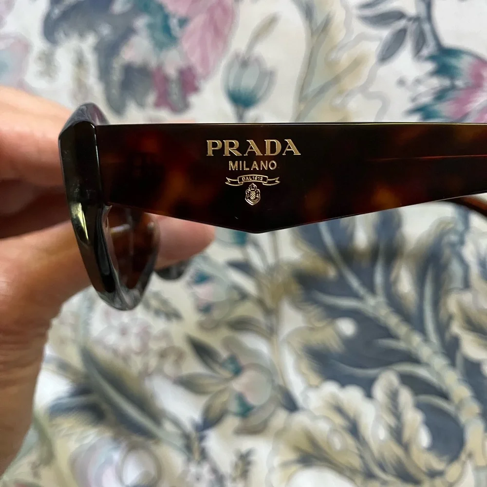 Prada Tortoiseshell Cat Eye Sunglasses - Brown Tints